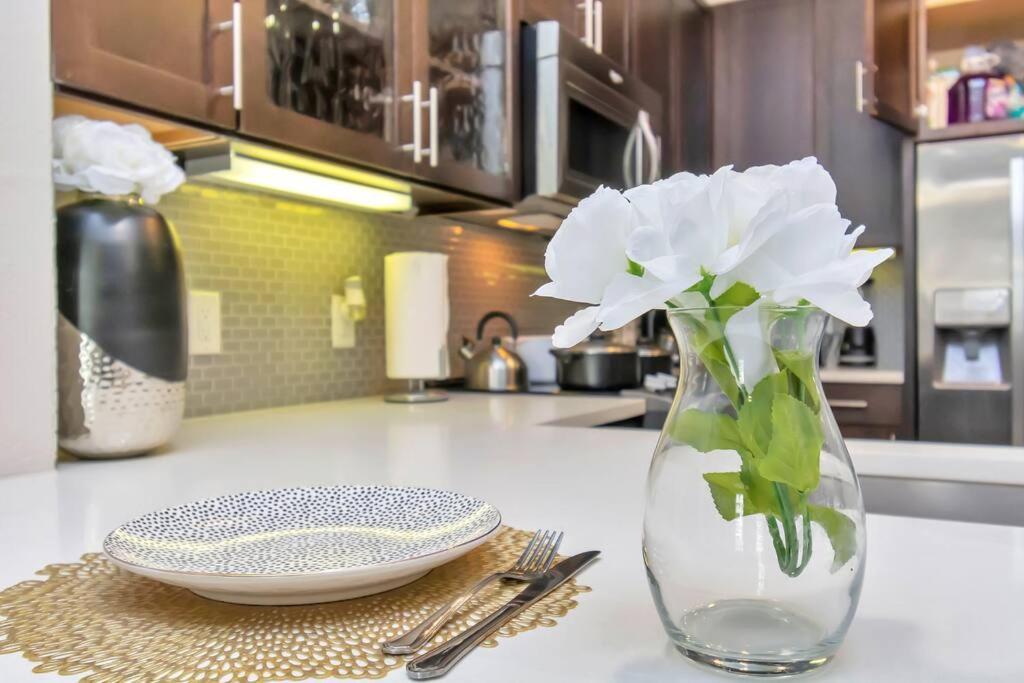 Penthouse Cool-Oasis-In-Houston-Rental Car Available-View-Great-Sleep Exterior foto