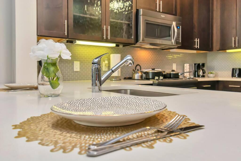 Penthouse Cool-Oasis-In-Houston-Rental Car Available-View-Great-Sleep Exterior foto
