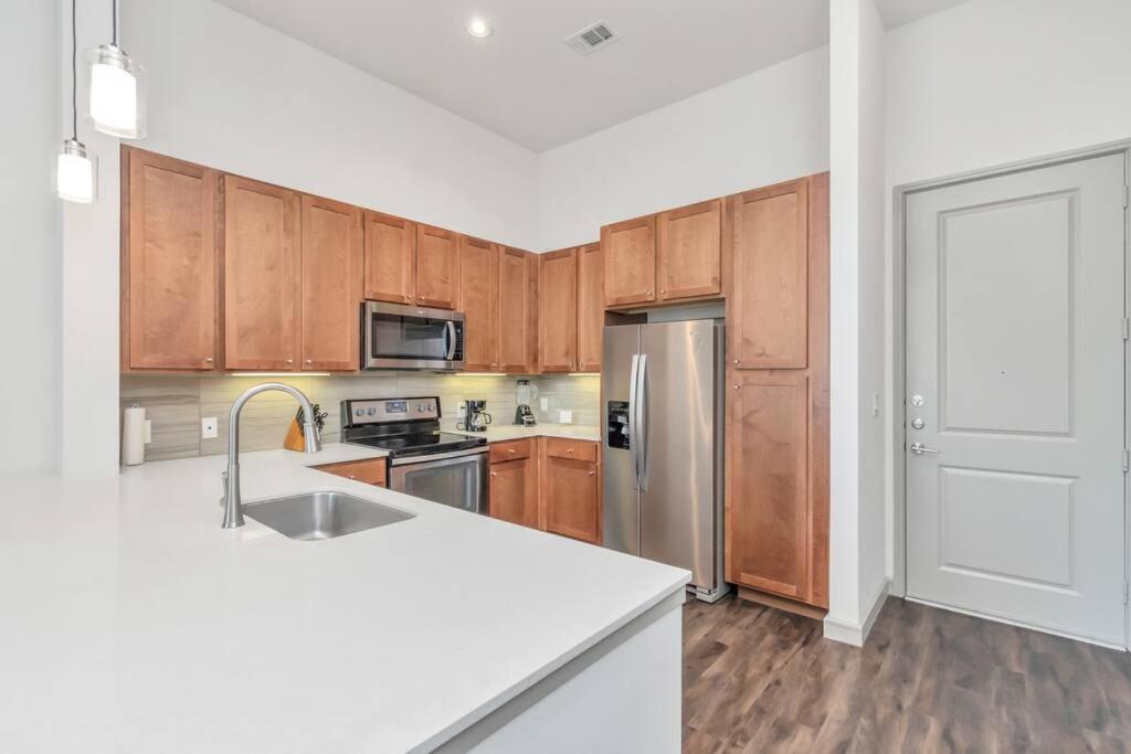 Penthouse Cool-Oasis-In-Houston-Rental Car Available-View-Great-Sleep Exterior foto