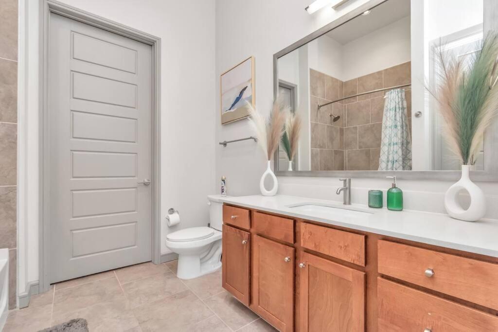 Penthouse Cool-Oasis-In-Houston-Rental Car Available-View-Great-Sleep Exterior foto